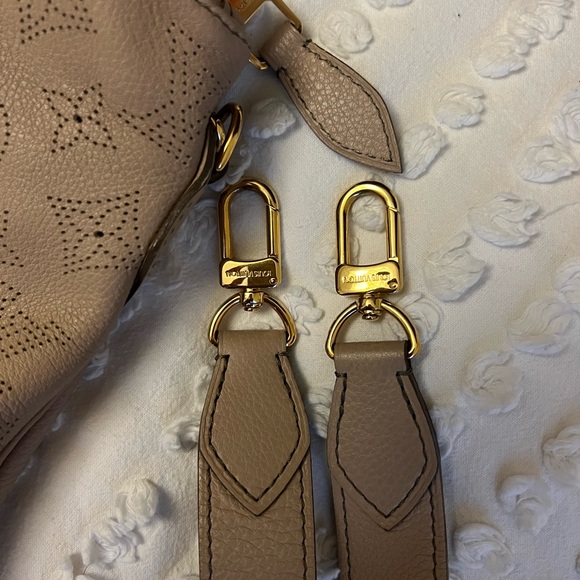 Louis Vuitton multi-way leather bag. - Picture 8 of 11